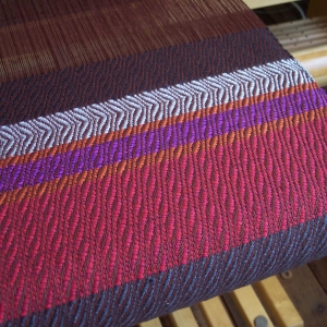 Table runner in undulating twill